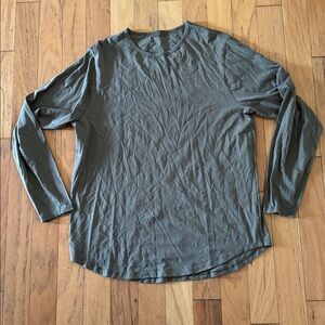 Nuuds | Men's Long Sleeve Curved Hem T-Shirt | Olive Green | size XL